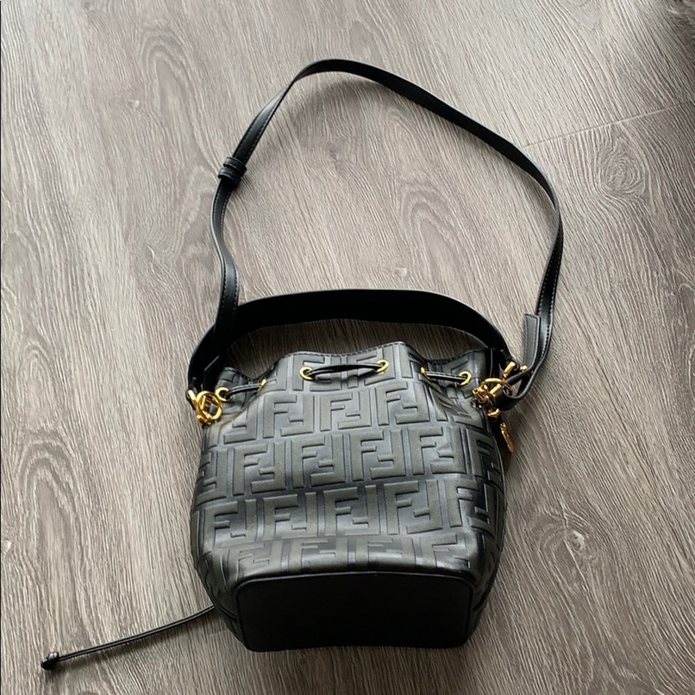 Black pouch back long and short straps